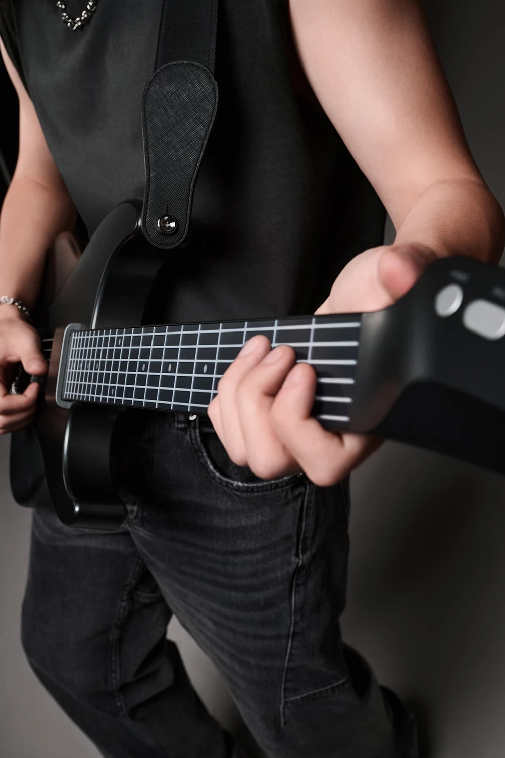 AeroBand Guitar Travel Electric Guitar Pain-Free Silicone String All-in-One 9 Sound Styles Acoustic Bass With Speaker Microphone
