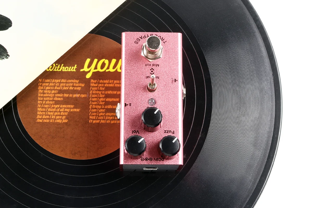 Fuzz Pedal Guitar Effect Pedal Classic Mini Fuzz Pedal For Electric Guitar True Bypass Adjust Tone Intensity 1/4 Jack