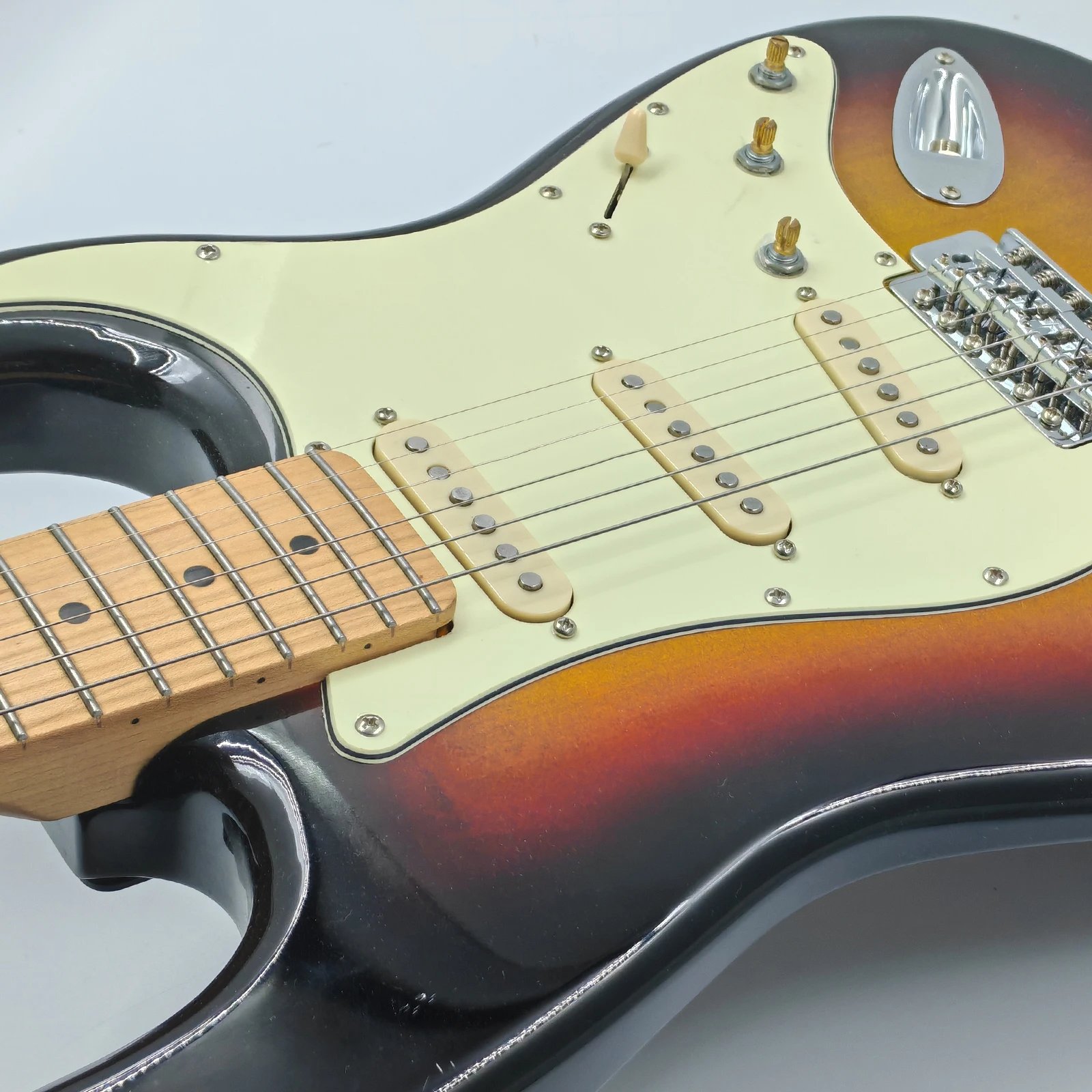 PHRILM SSS11hole ST electric guitar guard,3LayerStratocasterPickguard with Aluminum Foil Shield - Fits American/Mexican Standard PHRILM SSS11hole ST electric guitar guard,3LayerStratocasterPickguard with Aluminum Foil Shield - Fits American/Mexican Standard