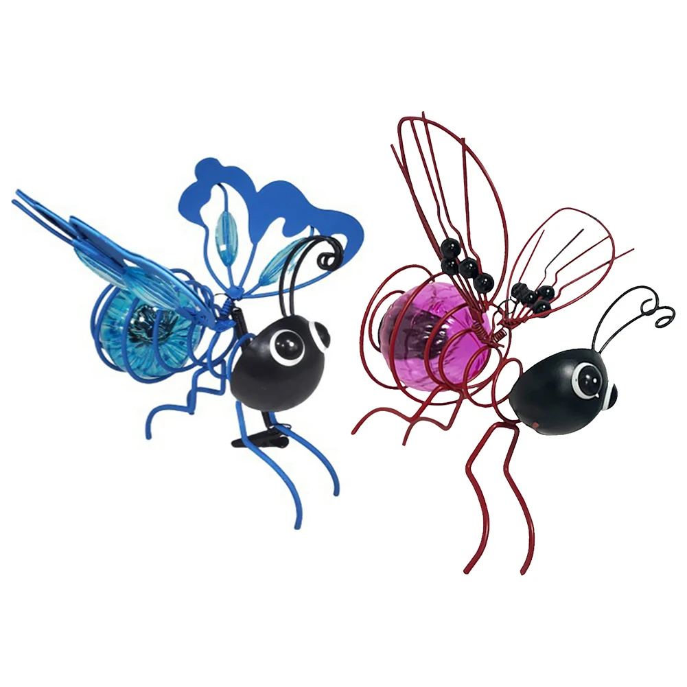 Solar-Powered Hanging Garden Light Decorative Outdoor Figurine Light Metal Flying Insect Hanging Lamp for Housewarming Gift