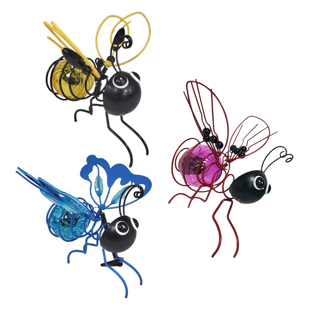 Solar-Powered Hanging Garden Light Decorative Outdoor Figurine Light Metal Flying Insect Hanging Lamp for Housewarming Gift