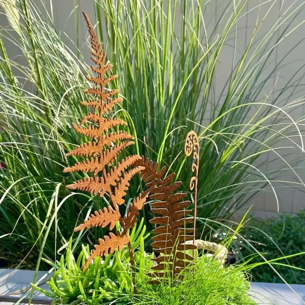 Rusty Fern Leaves Garden Stake Metal Bouquet Rusted Metal Plant Stake Outdoor Garden Art Home and Garden Decor Ornament for Yard