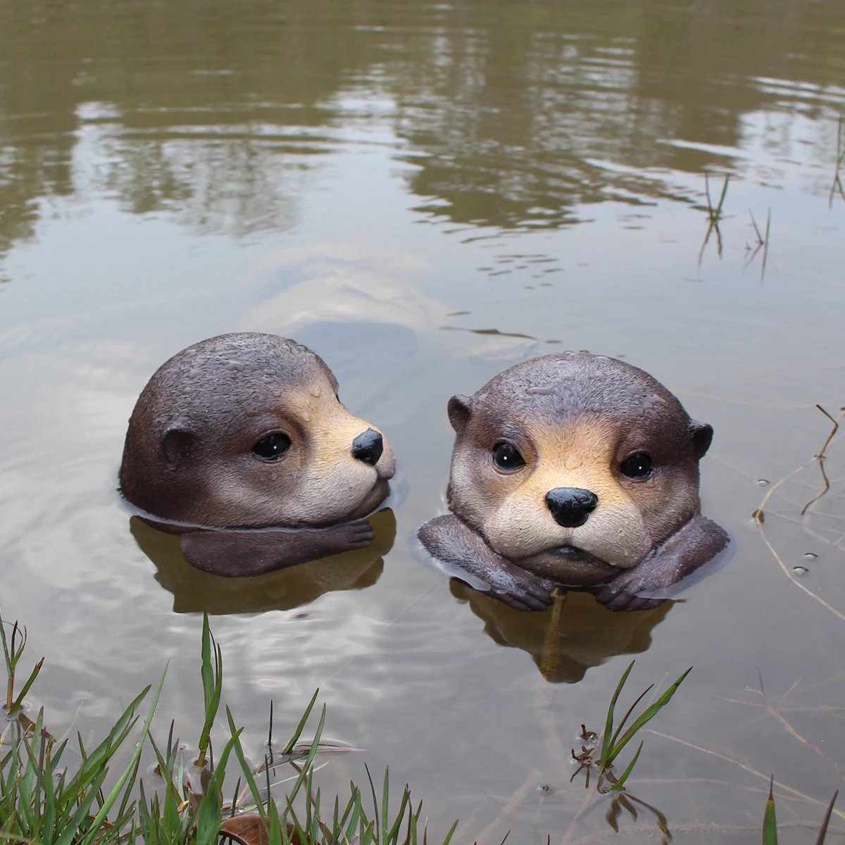 1 piece of floating otter water decoration, swimming pool, garden and terrace accessories, pond decoration, courtyard decoration