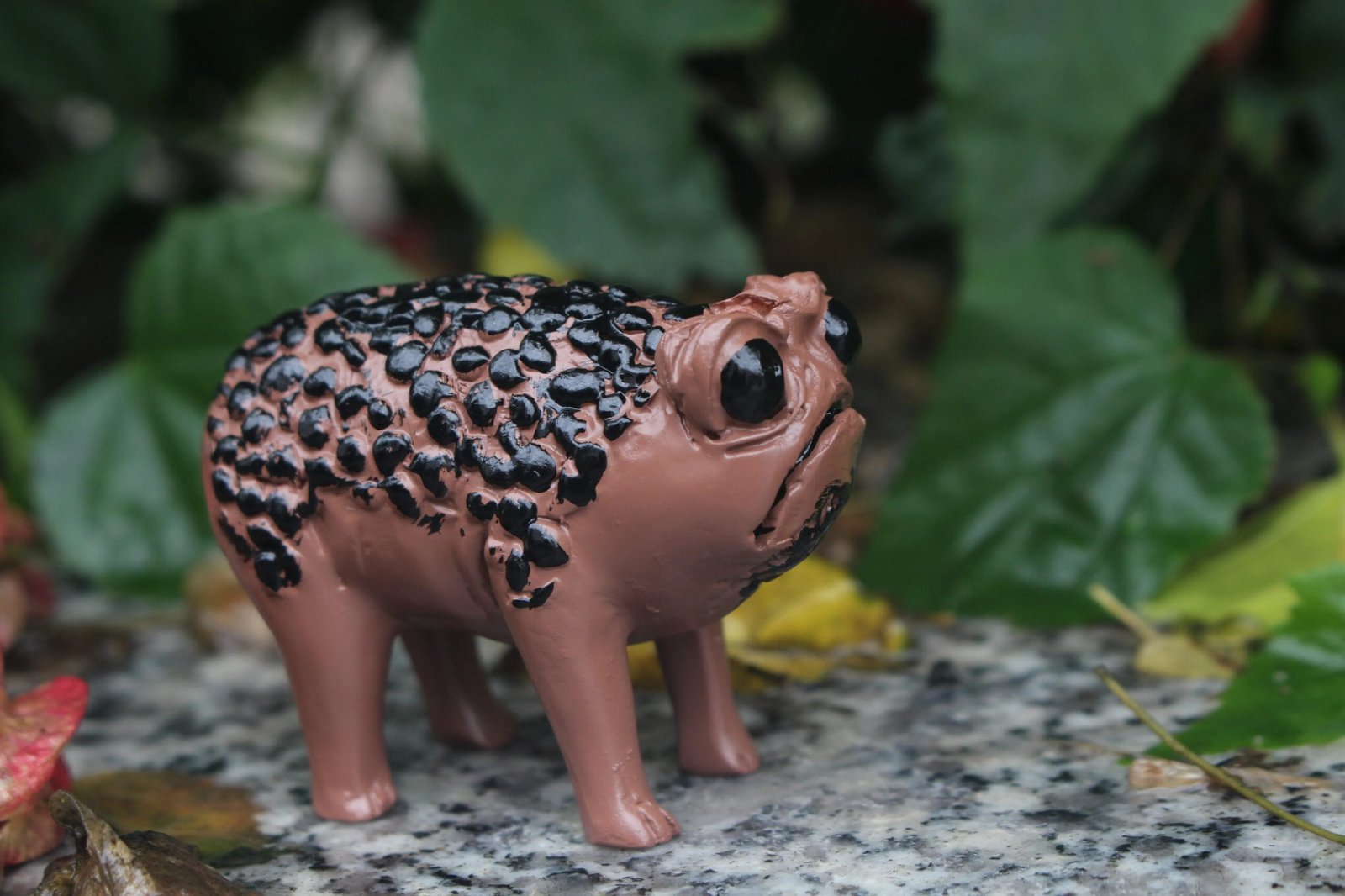 1 Piece of Unique African Rain Frog Resin Statue - Perfect for Halloween, Holiday Decoration and Garden Decoration. It Is a Ideal Gift for Art Enthusiasts.
