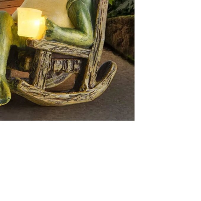 Frog Garden Statue Outdoor Lights Solar Garden Frog Decor Resin Frog Figurine Housewarming Gift for Patio Yard Lawn Ornament
