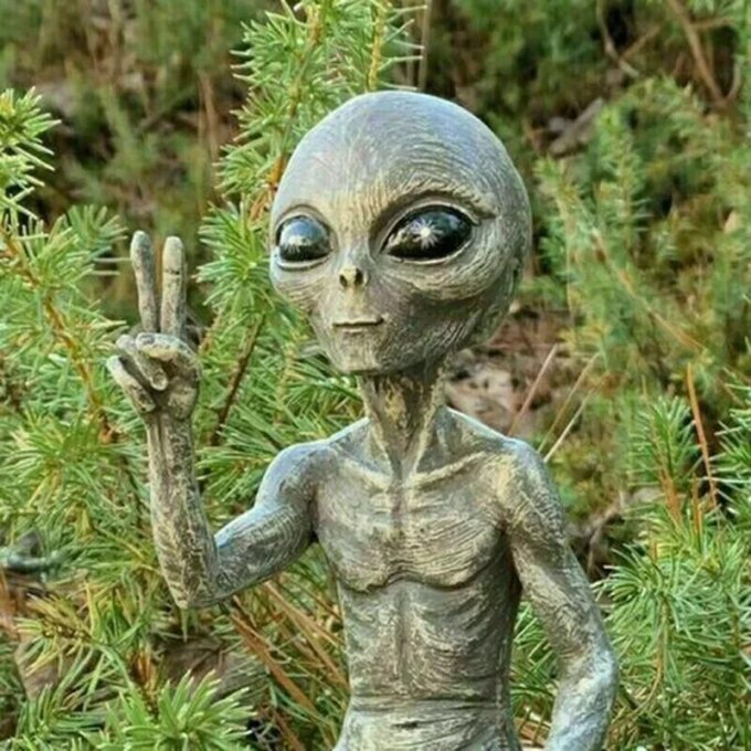 Outer Space Alien Ornaments Garden Resin Statue Figurine Home Decoration Gift Garden Decoration Outdoor Garden Statues - Image 5