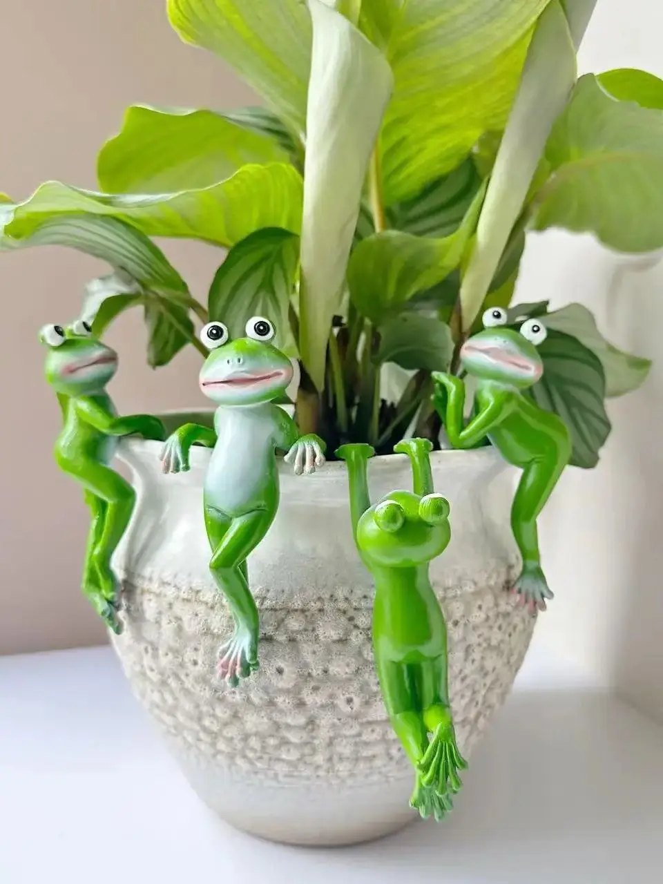 Courtyard bonsai ornaments decorative creative cartoon frog hanging creative animal resin crafts