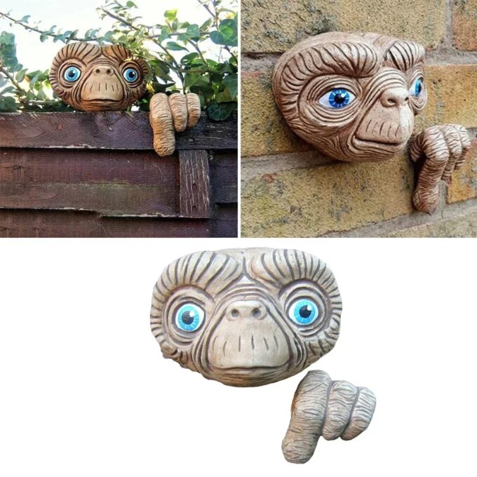 Resin Craft Alien Peeker Statue Yard Art Ornament Garden Fences Door Decoration - Image 3