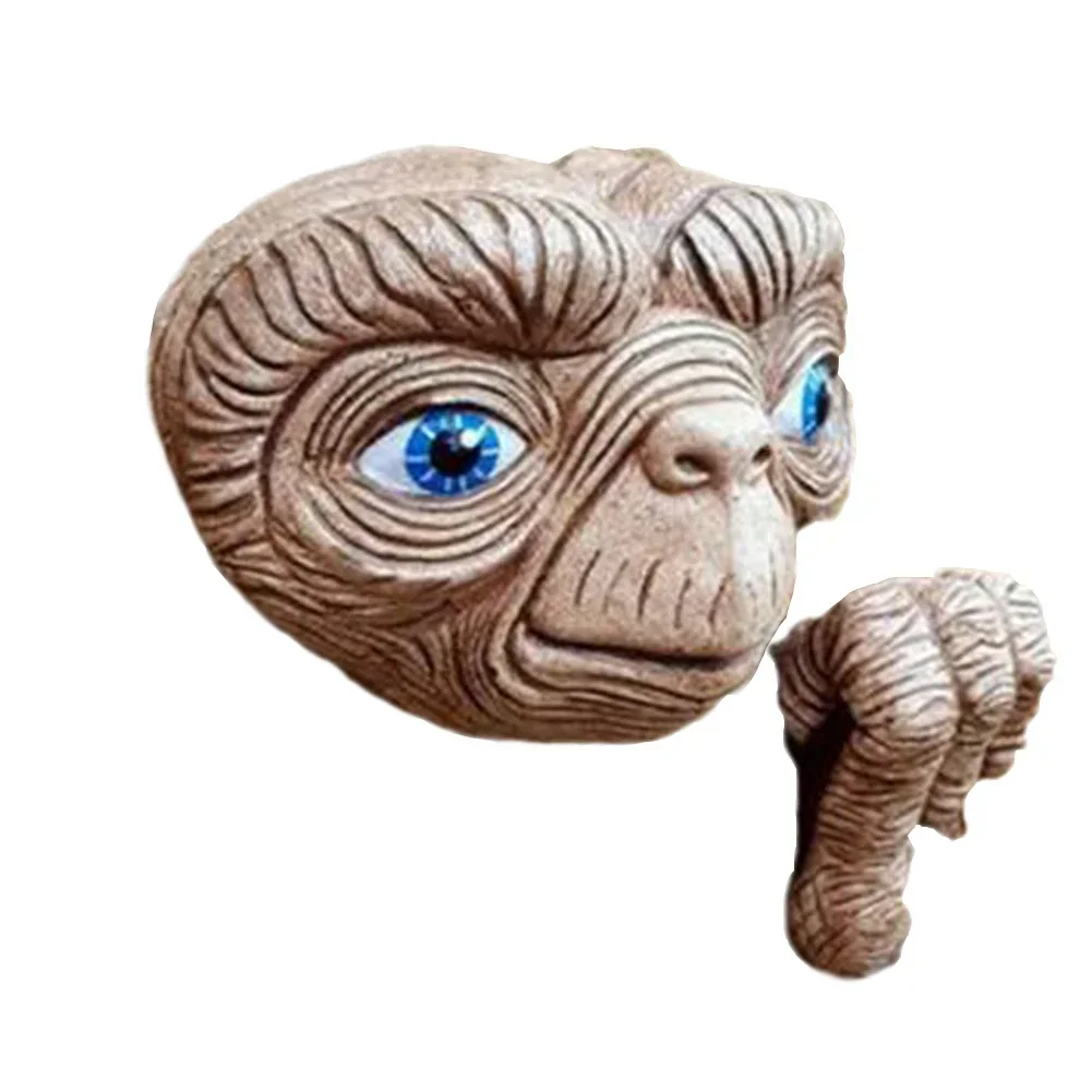Resin Craft Alien Peeker Statue Yard Art Ornament Garden Fences Door Decoration