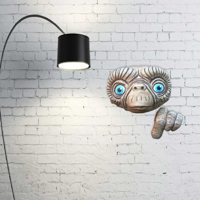 Resin Craft Alien Peeker Statue Yard Art Ornament Garden Fences Door Decoration - Image 5