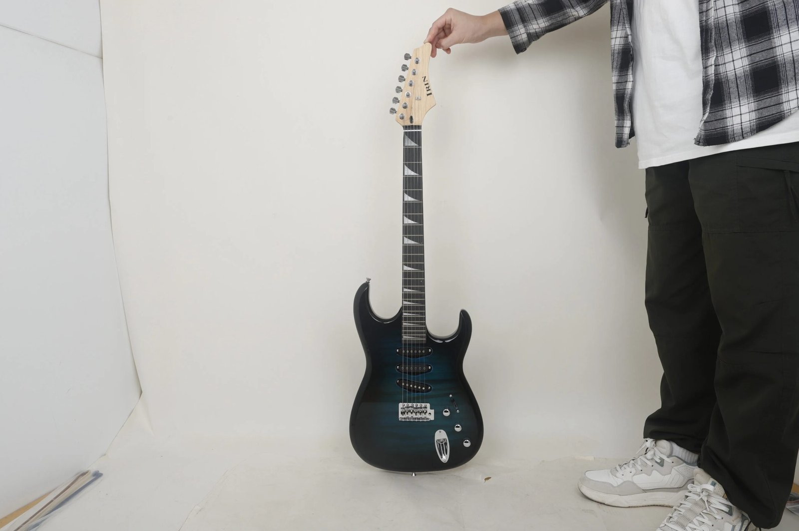 IRIN Electric Guitar ST Model 6 String Tiger Stripe 39 Inch Scale 24 Frets Solid Body Guitar for Beginners And Professionals IRIN Electric Guitar ST Model 6 String Tiger Stripe 39 Inch Scale 24 Frets Solid Body Guitar for Beginners And Professionals