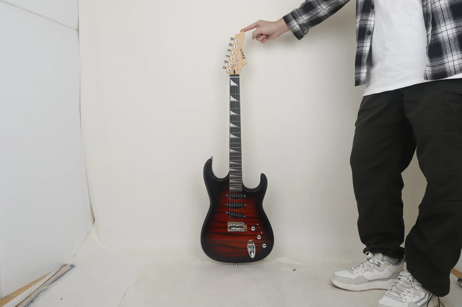 IRIN Electric Guitar ST Model 6 String Tiger Stripe 39 Inch Scale 24 Frets Solid Body Guitar for Beginners And Professionals IRIN Electric Guitar ST Model 6 String Tiger Stripe 39 Inch Scale 24 Frets Solid Body Guitar for Beginners And Professionals